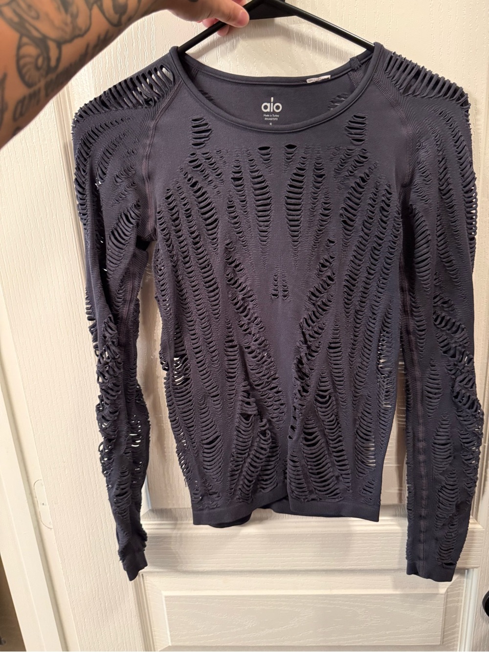 Alo Grey/Black Distressed Long-Sleeve Women's Athletic Top Small